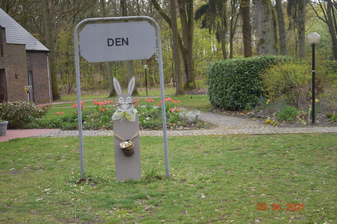 Hengelhoef Den 5 Volledig Gelijkvloers Vakantiehuisje Voor 4 P 2 Terrassen En Verwarmd Openlucht Zwembad Aan de Wolfsberg Exterior photo